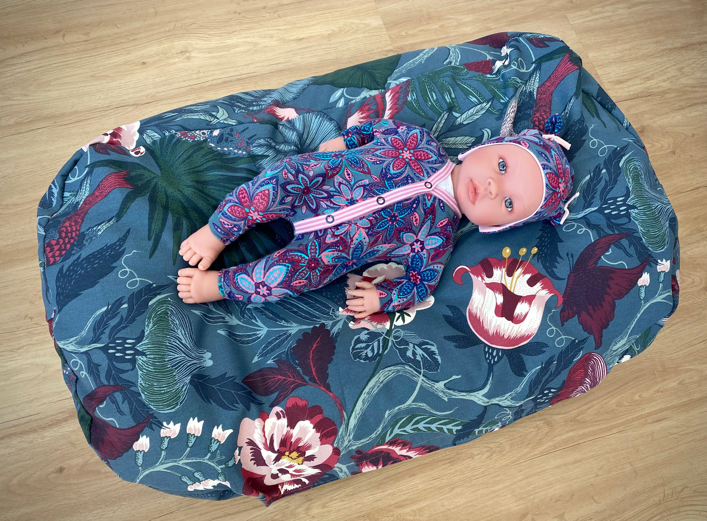 Babykissen für sicheres Schlafen im Elternbett - große Übersichtsaufnahme.